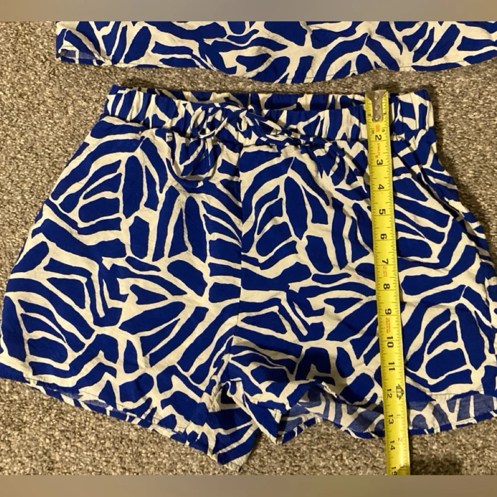 Gilli Two-Piece Set | Blue & White Print Crop Top + Shorts | Size Small
